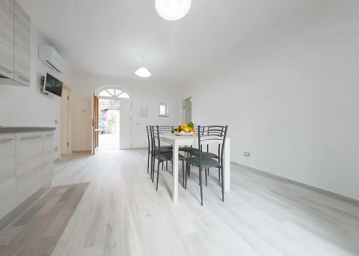 Bed & Breakfast Realty Holidays - The Smile Of The Sun 3*