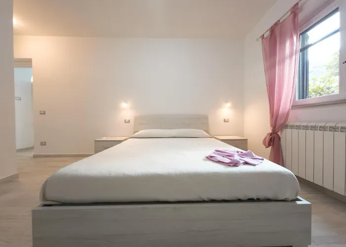 Bed & Breakfast Realty Holidays - The Smile Of The Sun