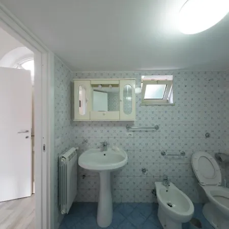The Smile Of The Sun In Casarlano- Narrow Road To Access Only Bed & Breakfast Sorrento